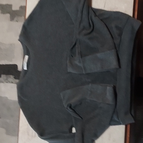 2- Project Social T. L.A.- Size M. Cropped Black & Gray Bell/Slit Sleeve Sweater - Picture 4 of 7